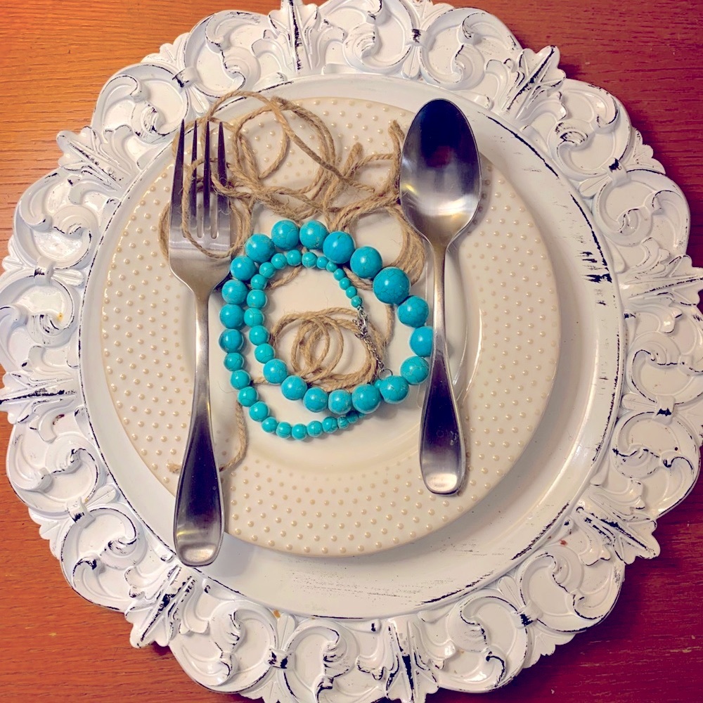 AL DENTE! Turquoise color beaded necklace.